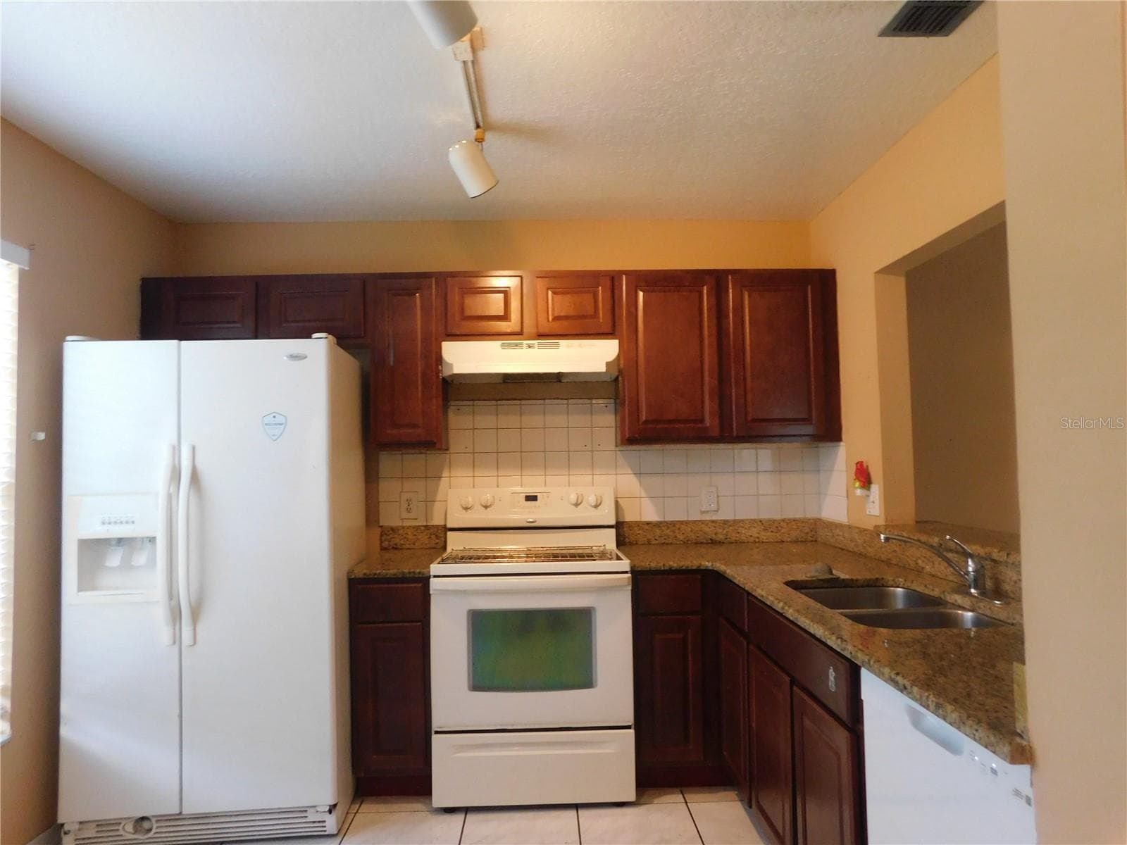 Single Family Residence at 2826 RIDGE COVE CT, ORLANDO, photo 3 of 17