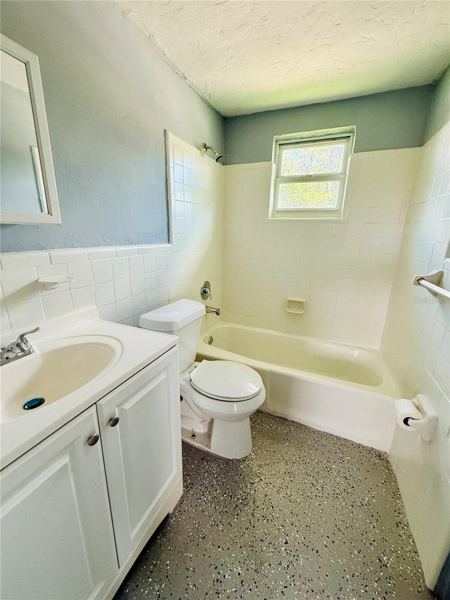 Multi-Family 5+ at 2700 PALMADELIA AVE, SARASOTA, photo 9 of 15