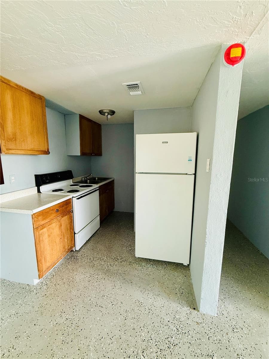 Multi-Family 5+ at 2700 PALMADELIA AVE, SARASOTA, photo 13 of 15