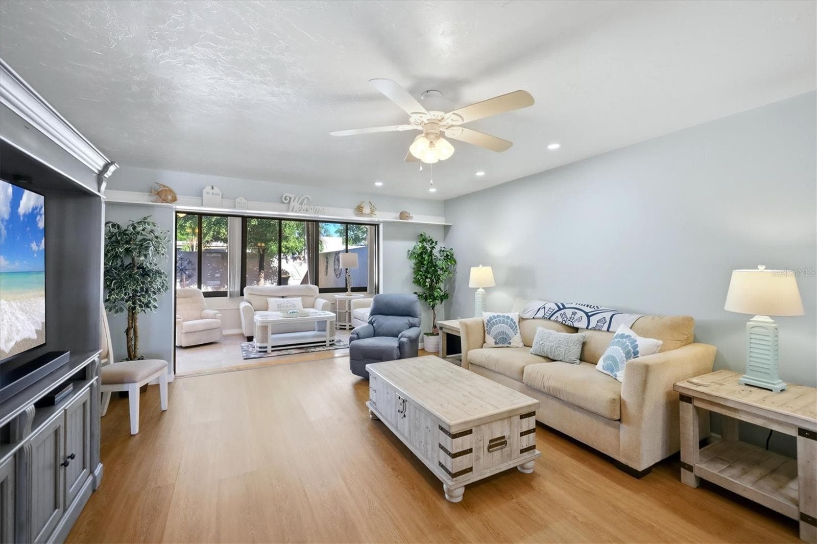 Condominium at 753 OAKVIEW DR, BRADENTON, photo 4 of 45