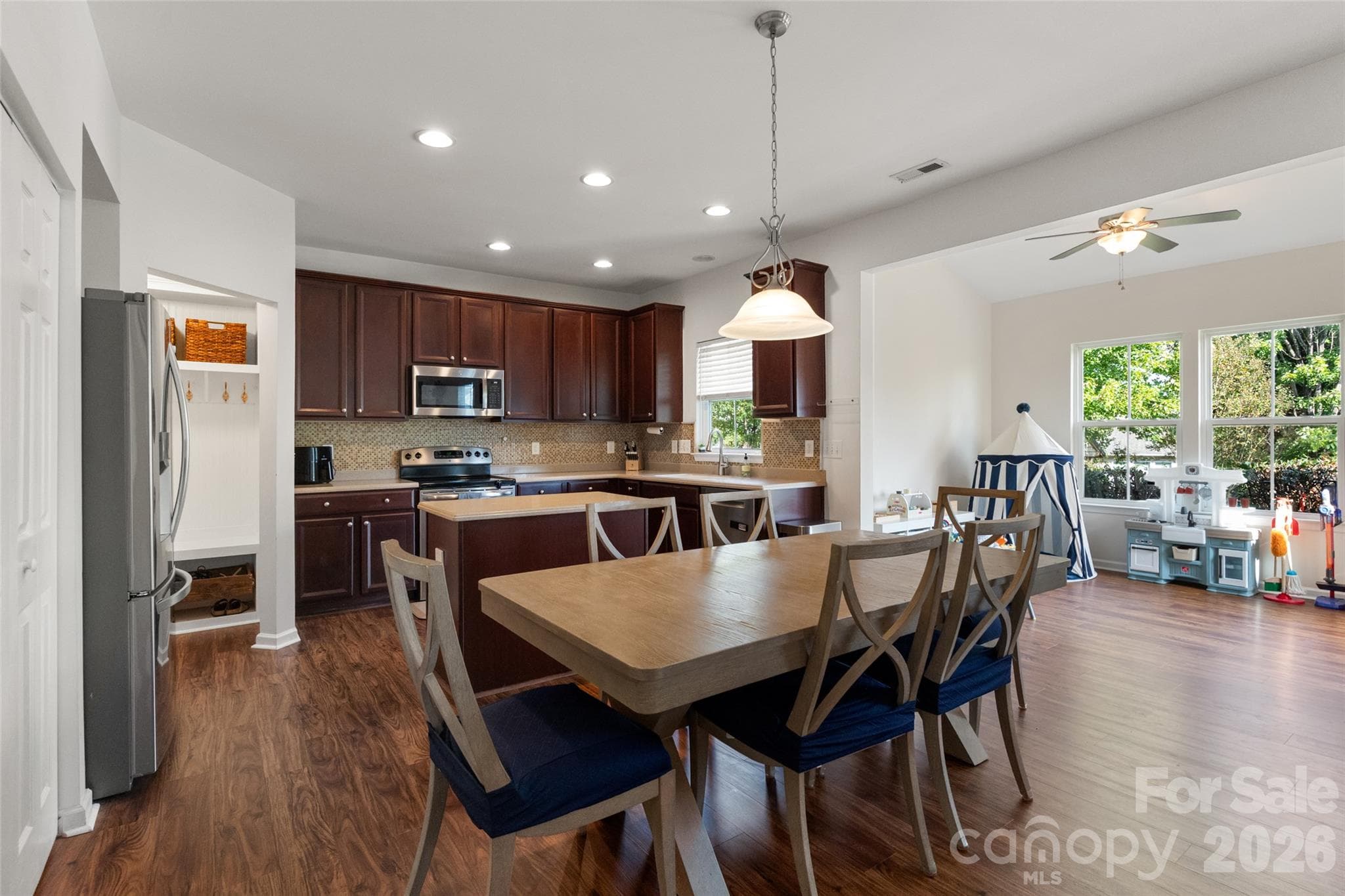 Open kitchen - 837 Lion Lane, Fort Mill
