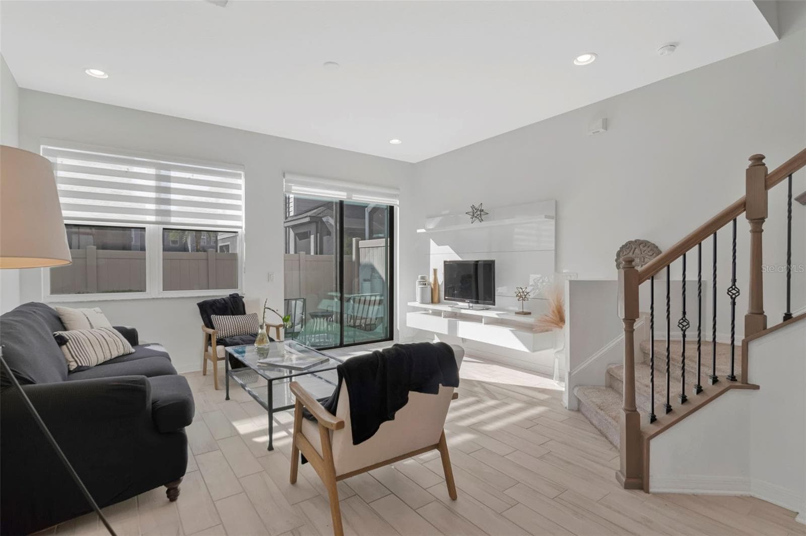 Bright, sun-filled living area - 2455 GOLDEN PASTURE CIR, CLEARWATER