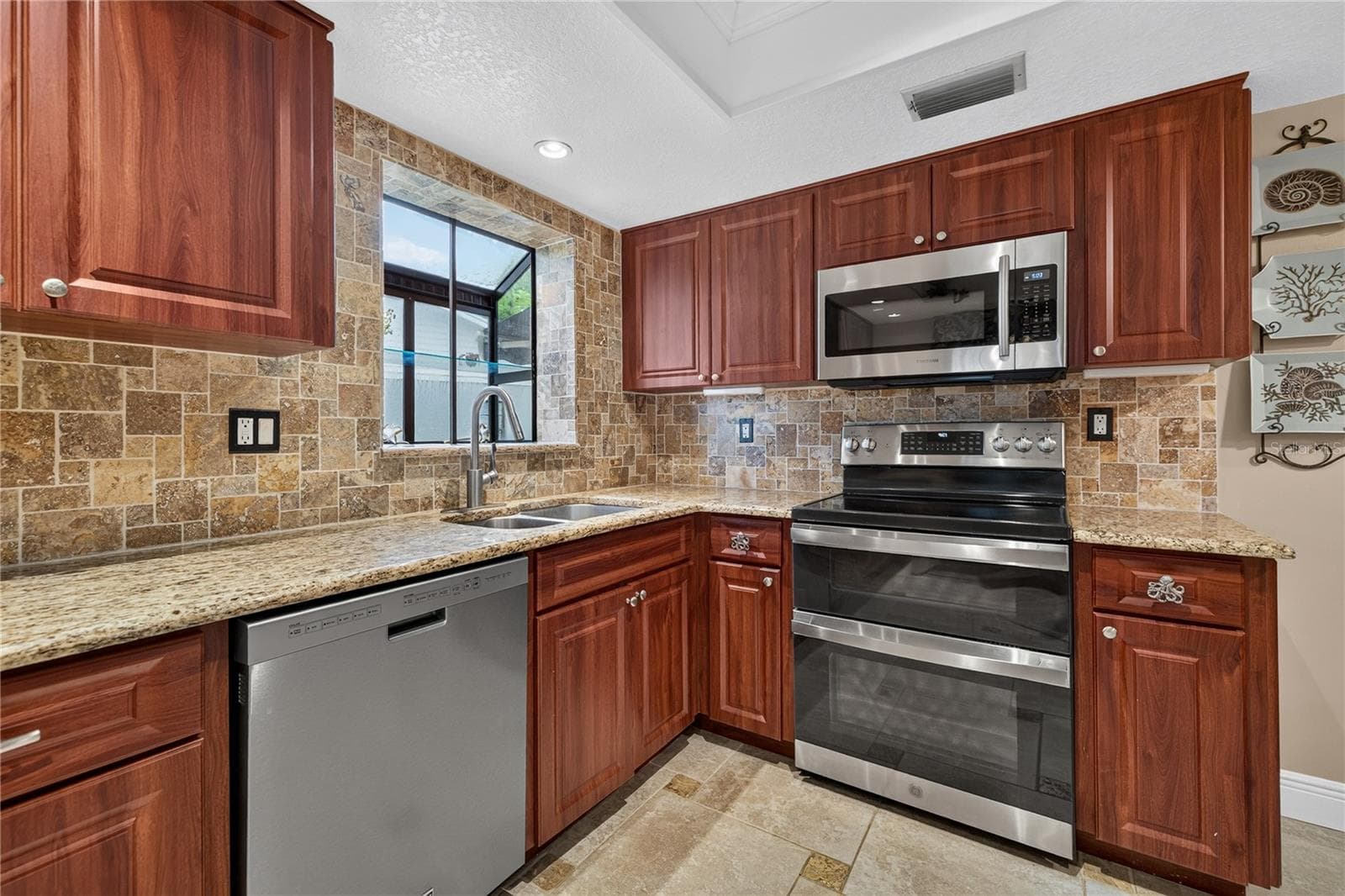 Kitchen - 11800 PARK BLVD #507, SEMINOLE