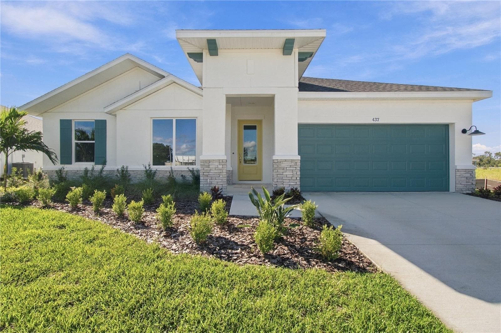 Front Exterior - 437 SPRING HARVEST DR, PLANT CITY