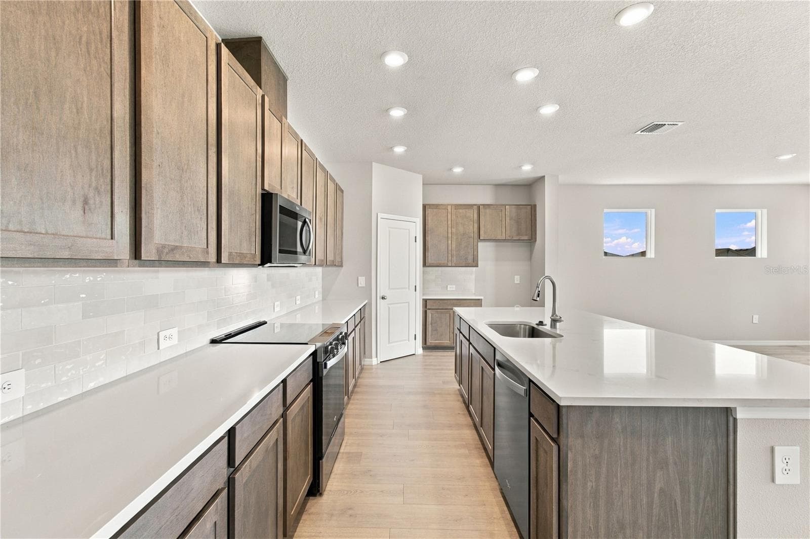 Kitchen - 437 SPRING HARVEST DR, PLANT CITY