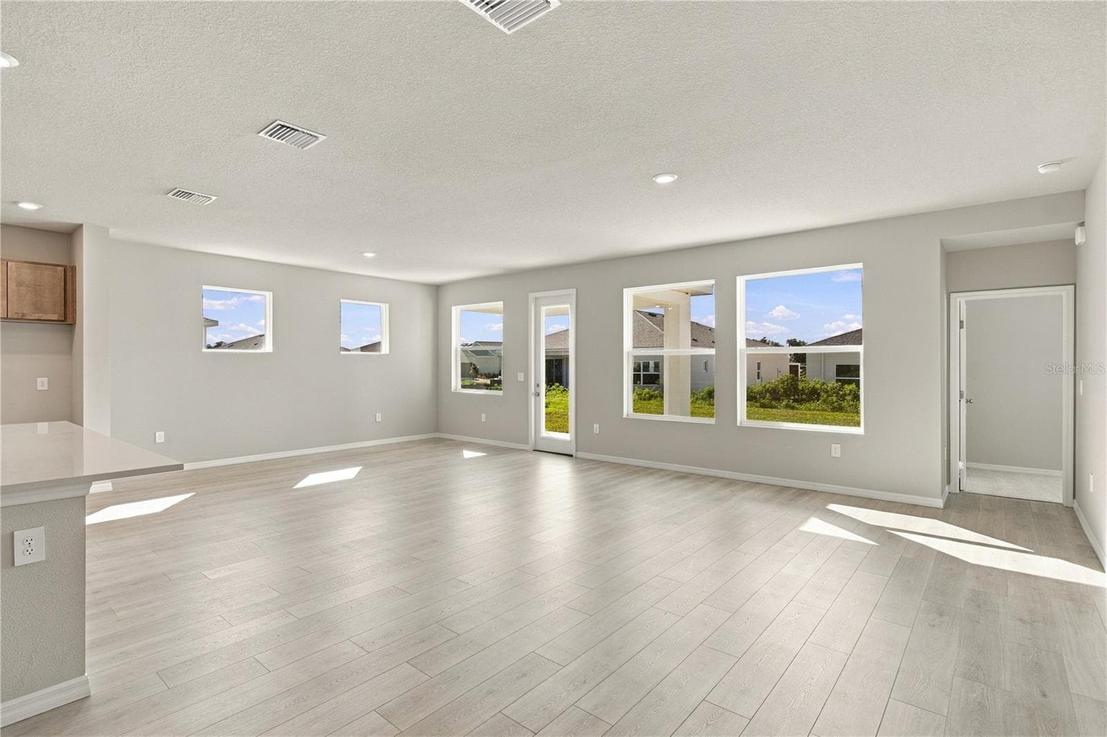 Family Room - 437 SPRING HARVEST DR, PLANT CITY