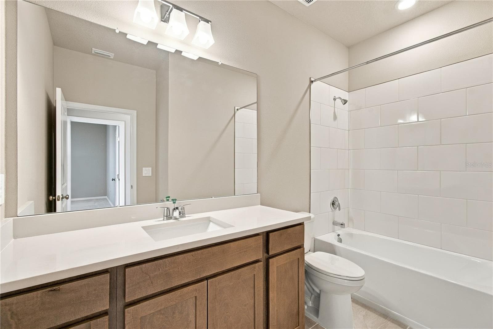 Bathroom - 437 SPRING HARVEST DR, PLANT CITY