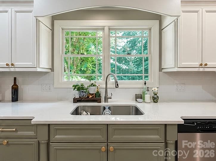 Updated colors on the cabinetry creates soothing and inviting space - 170 Cape Martin Circle, Hendersonville