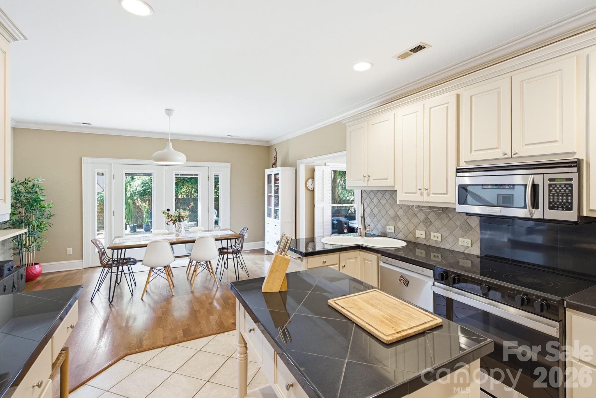 Single Family Residence at 7201 Charter Brook Drive, Charlotte, photo 11 of 46