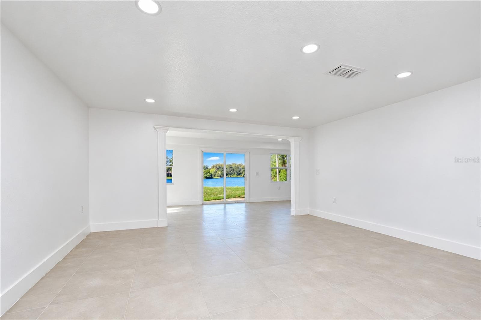 Single Family Residence at 404 LAKEVIEW DR, OLDSMAR, photo 21 of 56
