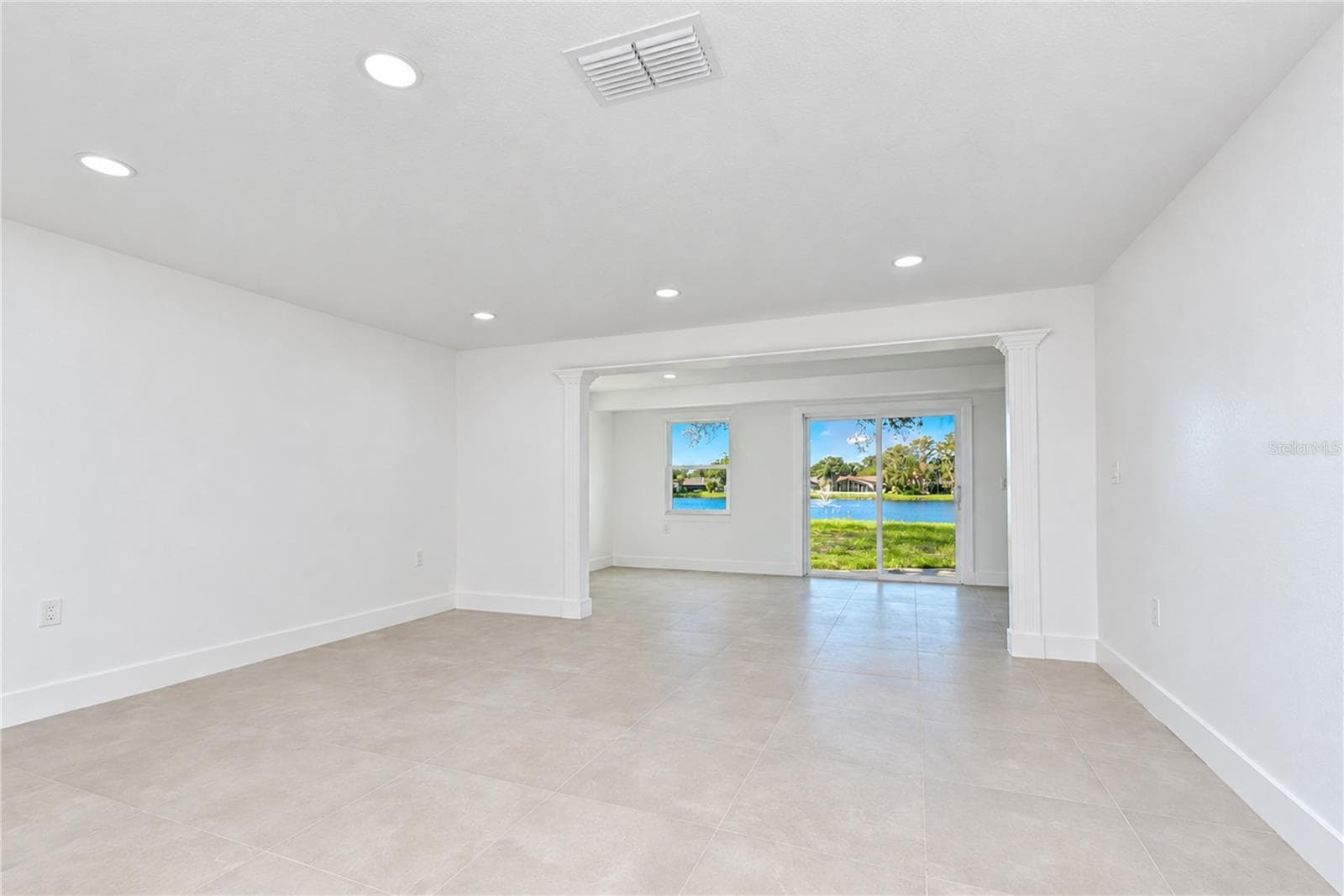 Single Family Residence at 404 LAKEVIEW DR, OLDSMAR, photo 22 of 56