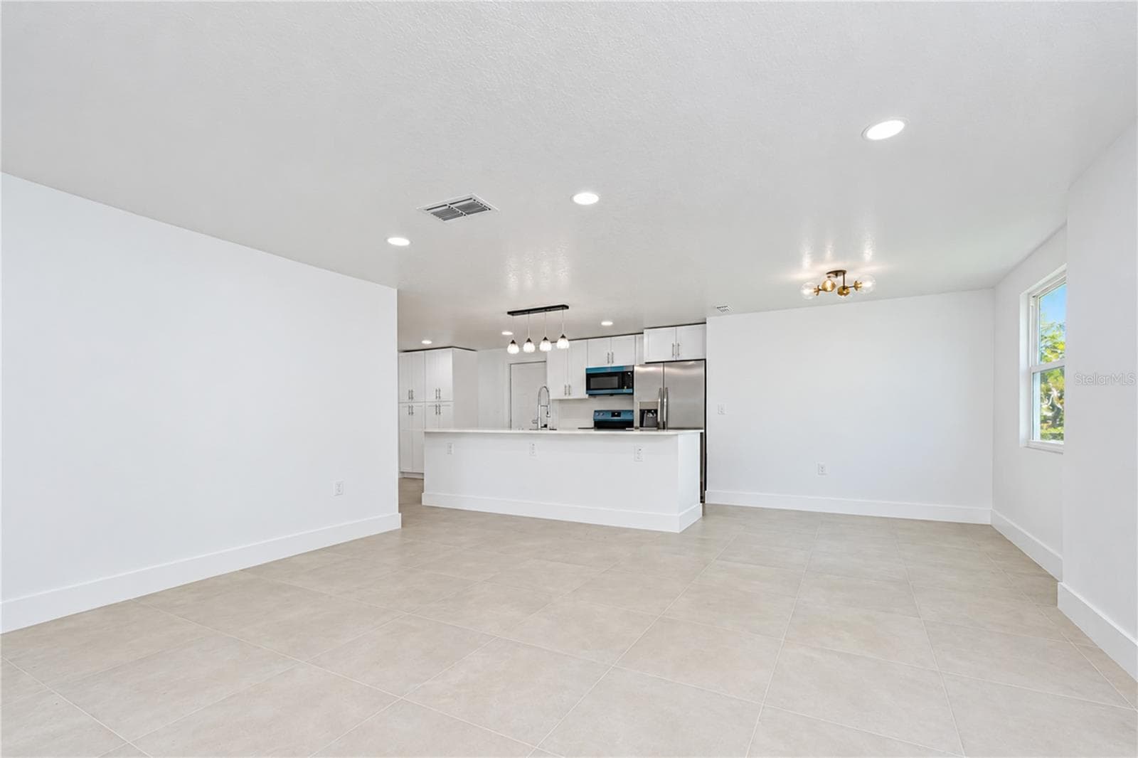 Single Family Residence at 404 LAKEVIEW DR, OLDSMAR, photo 23 of 56