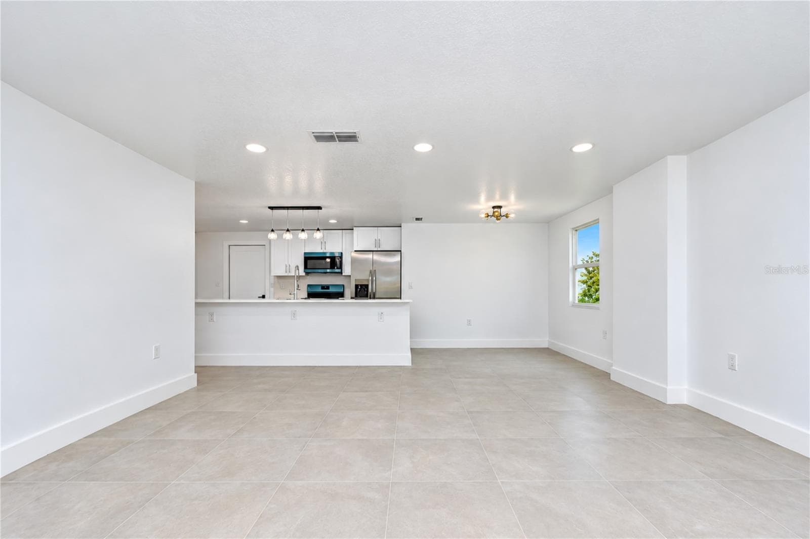 Single Family Residence at 404 LAKEVIEW DR, OLDSMAR, photo 24 of 56