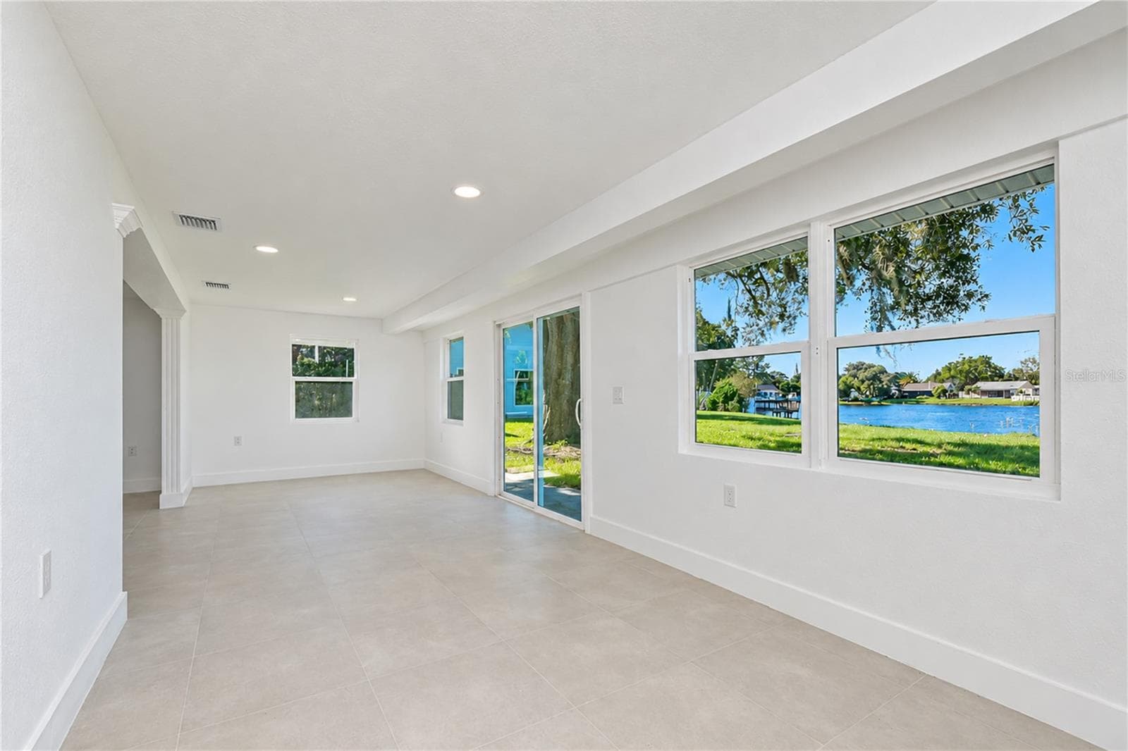 Single Family Residence at 404 LAKEVIEW DR, OLDSMAR, photo 26 of 56