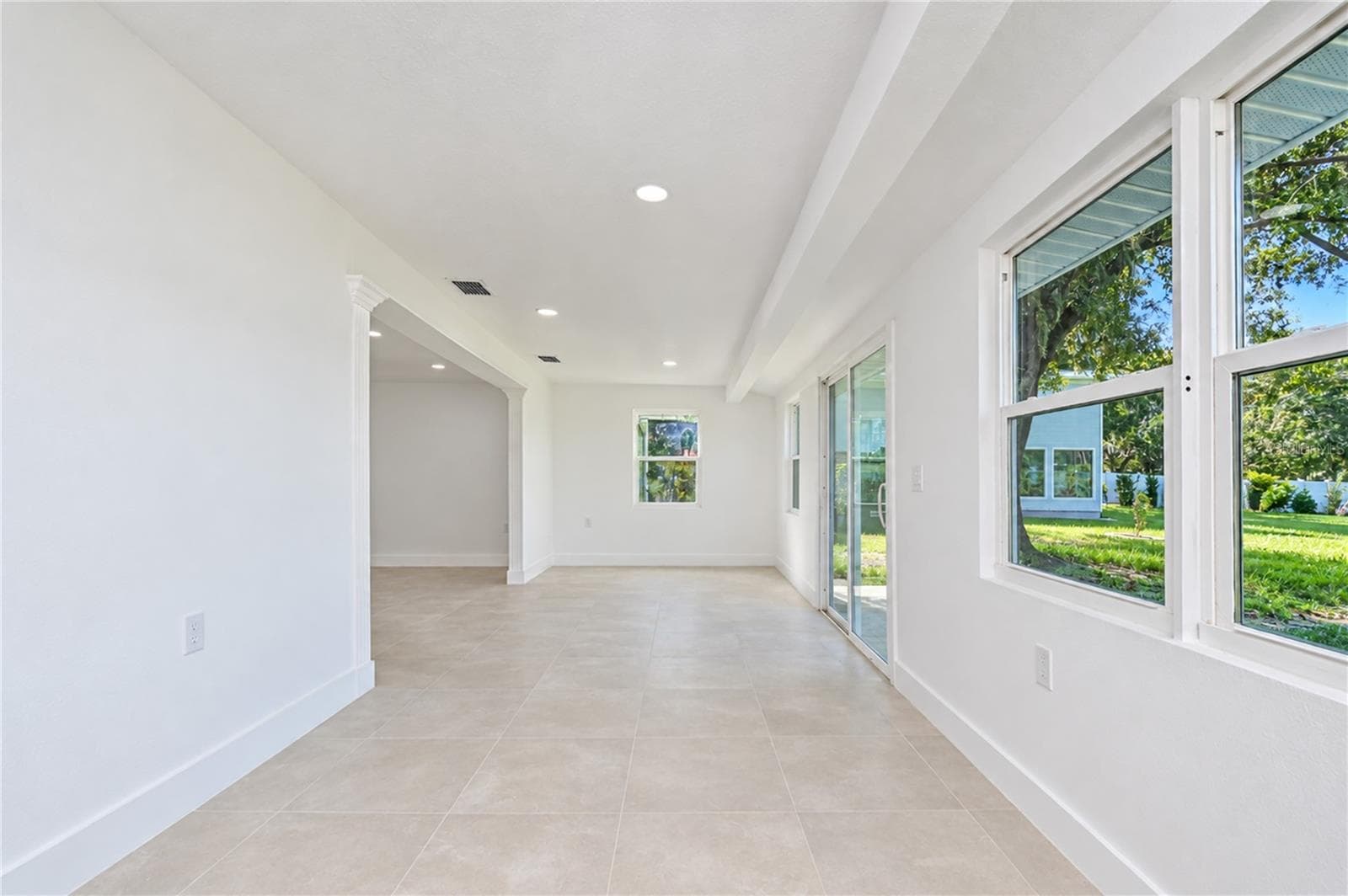 Single Family Residence at 404 LAKEVIEW DR, OLDSMAR, photo 27 of 56