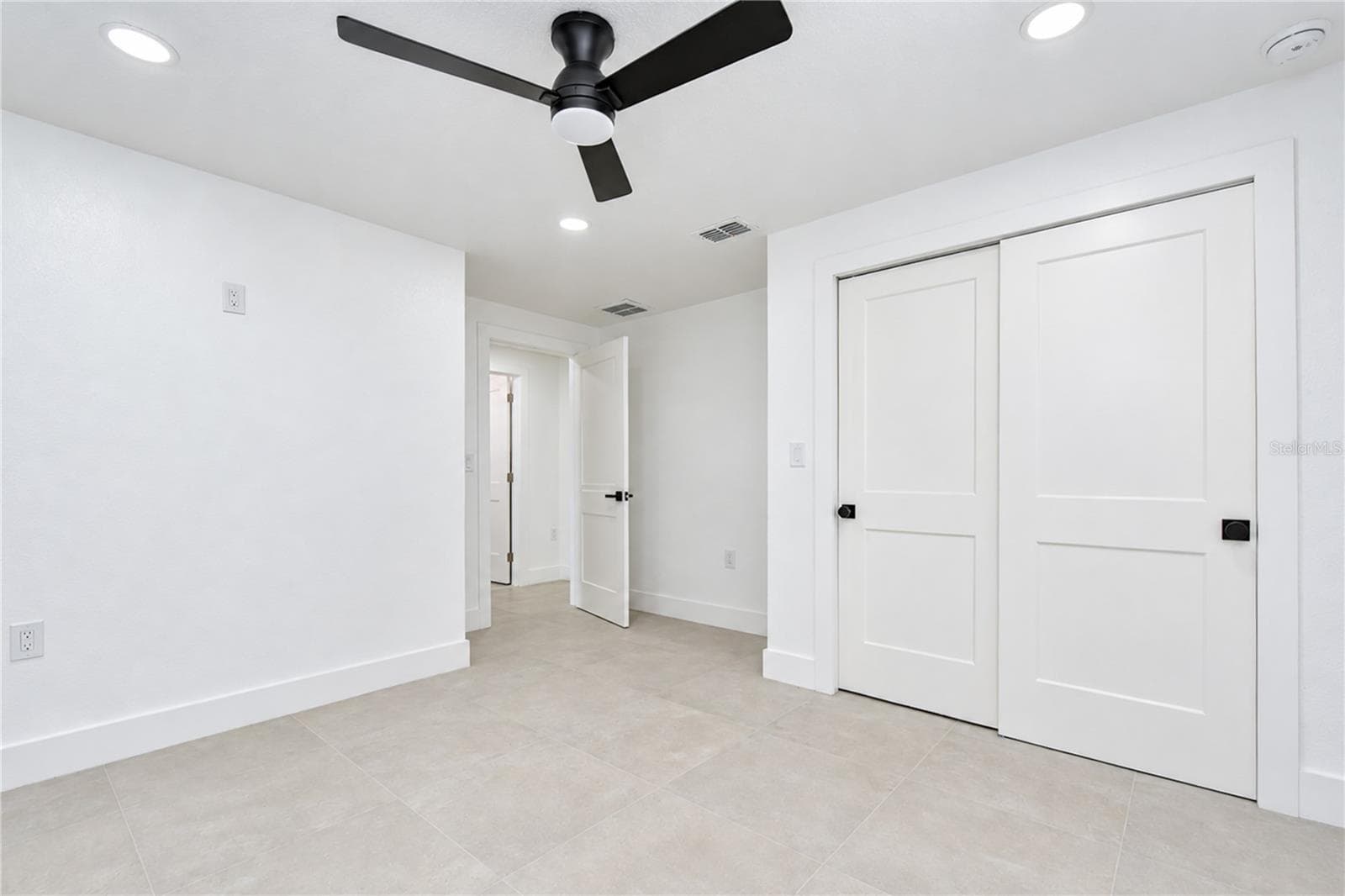 Single Family Residence at 404 LAKEVIEW DR, OLDSMAR, photo 28 of 56