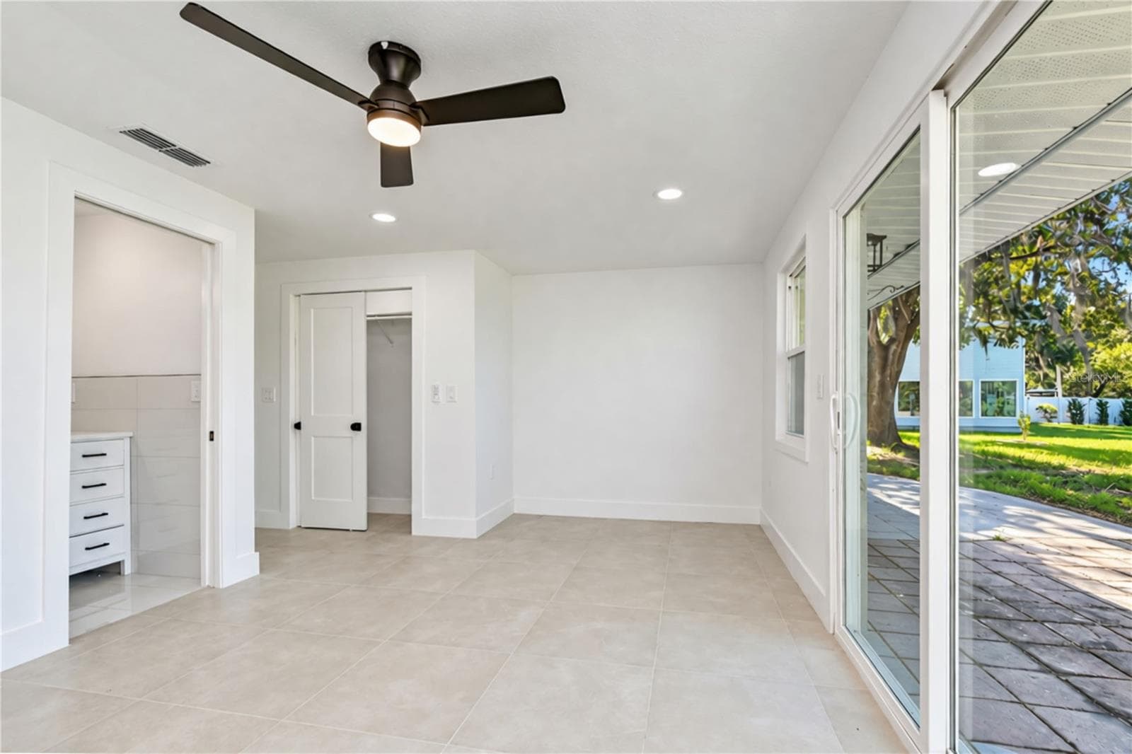 Single Family Residence at 404 LAKEVIEW DR, OLDSMAR, photo 29 of 56