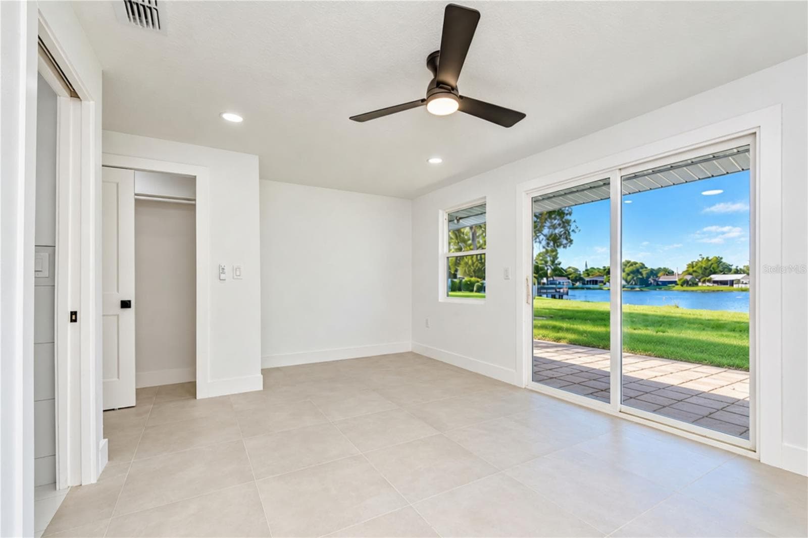 Single Family Residence at 404 LAKEVIEW DR, OLDSMAR, photo 31 of 56