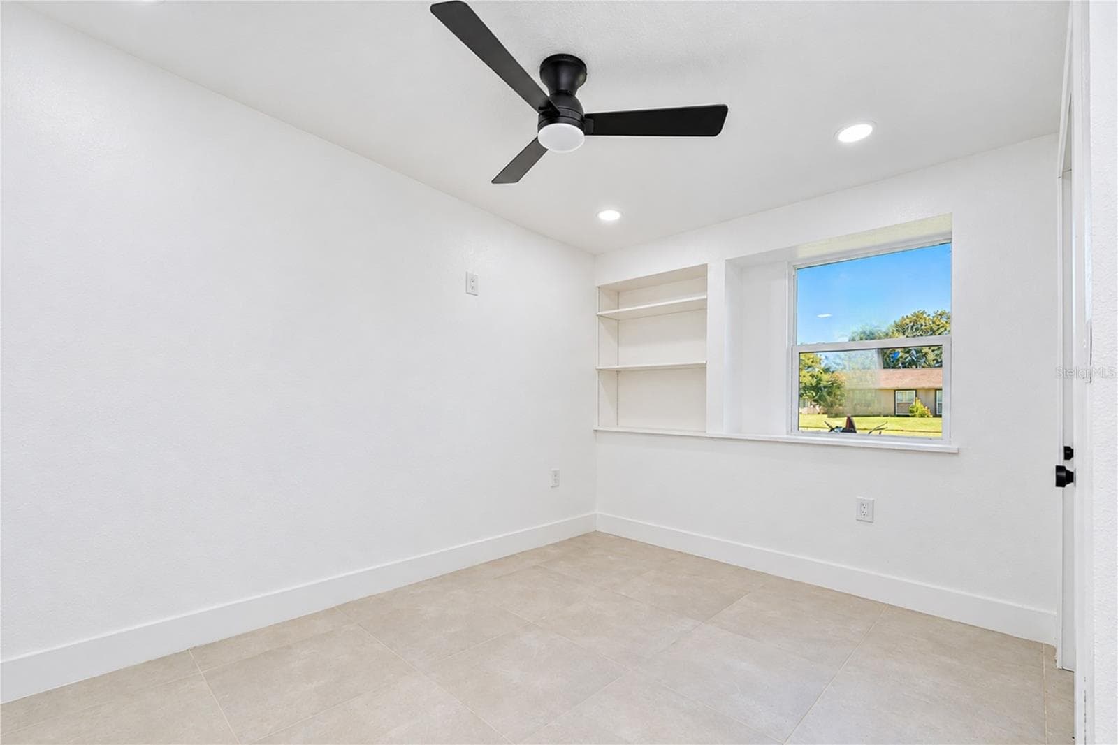 Single Family Residence at 404 LAKEVIEW DR, OLDSMAR, photo 36 of 56