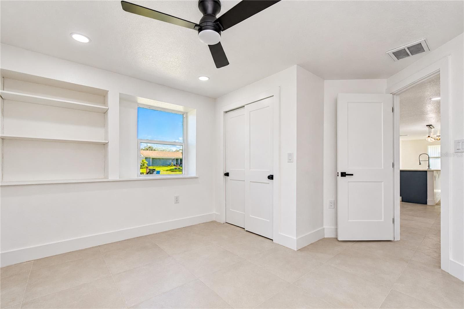 Single Family Residence at 404 LAKEVIEW DR, OLDSMAR, photo 37 of 56