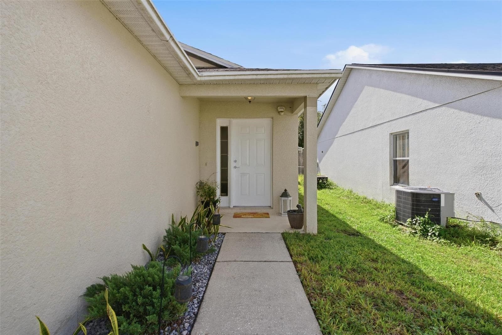 Covered Front Entry - 945 CLEAR CREEK CIR, CLERMONT