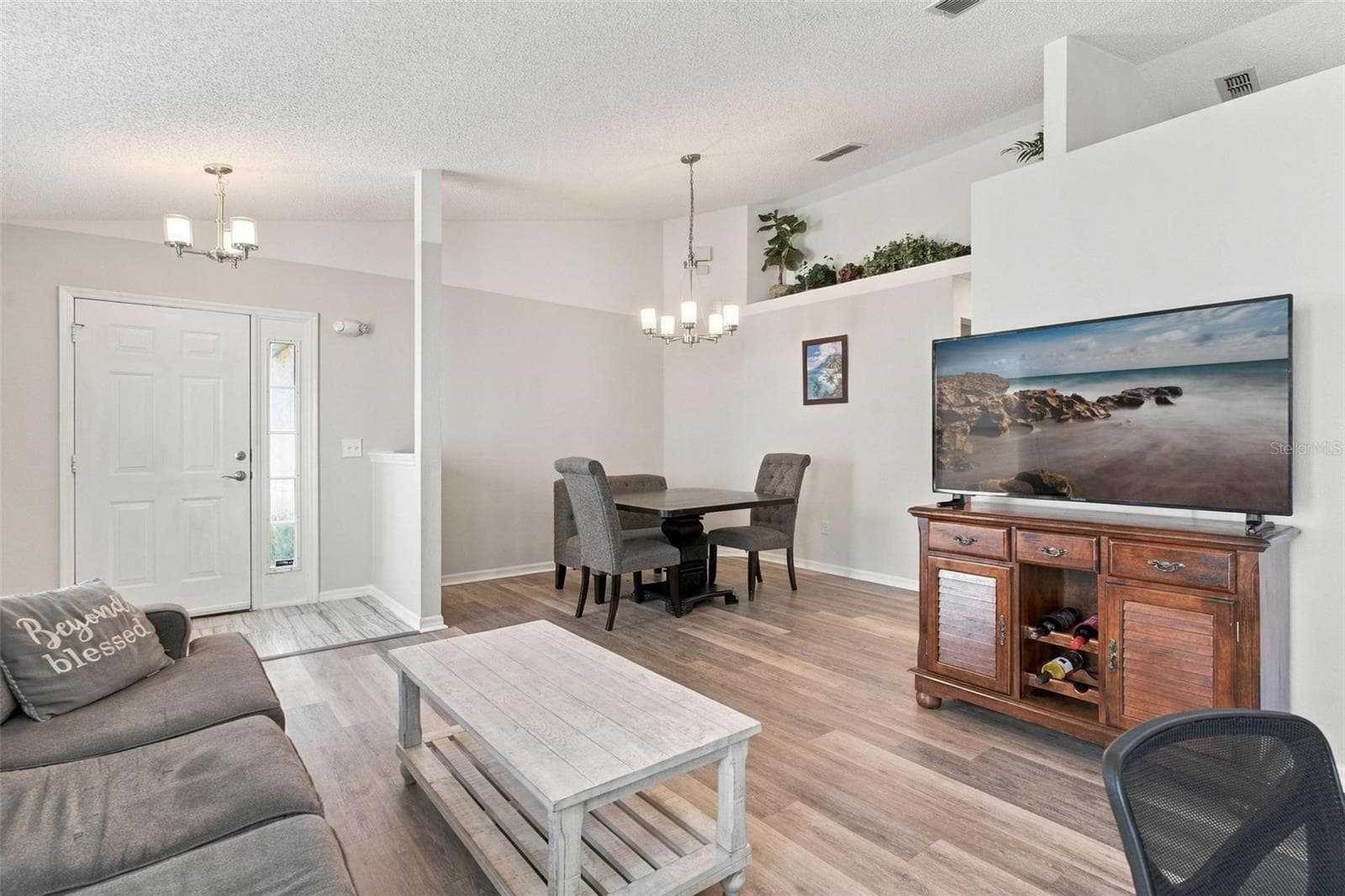 Living Room/Dining Area with Shelving - 945 CLEAR CREEK CIR, CLERMONT