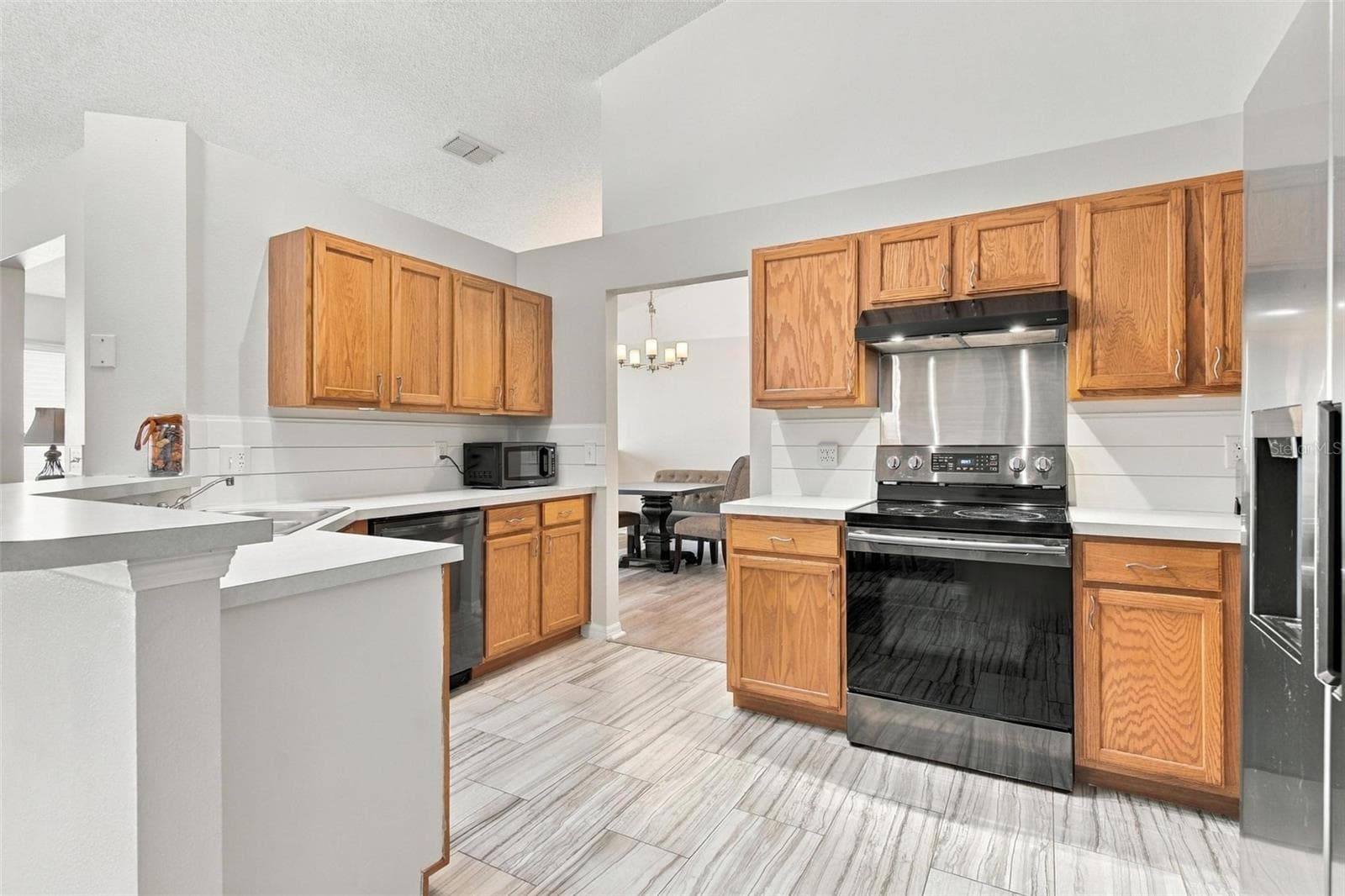 Kitchen with Wood Vinyl Flooring - 945 CLEAR CREEK CIR, CLERMONT