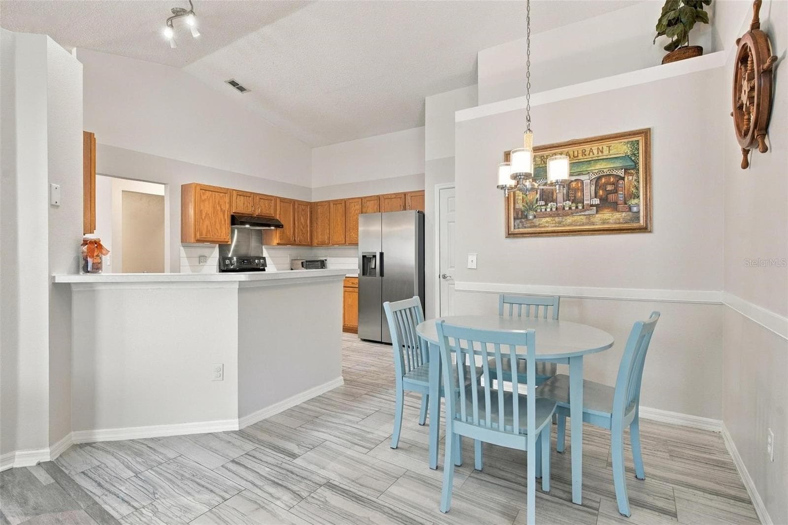 Eating Space in Kitchen - 945 CLEAR CREEK CIR, CLERMONT