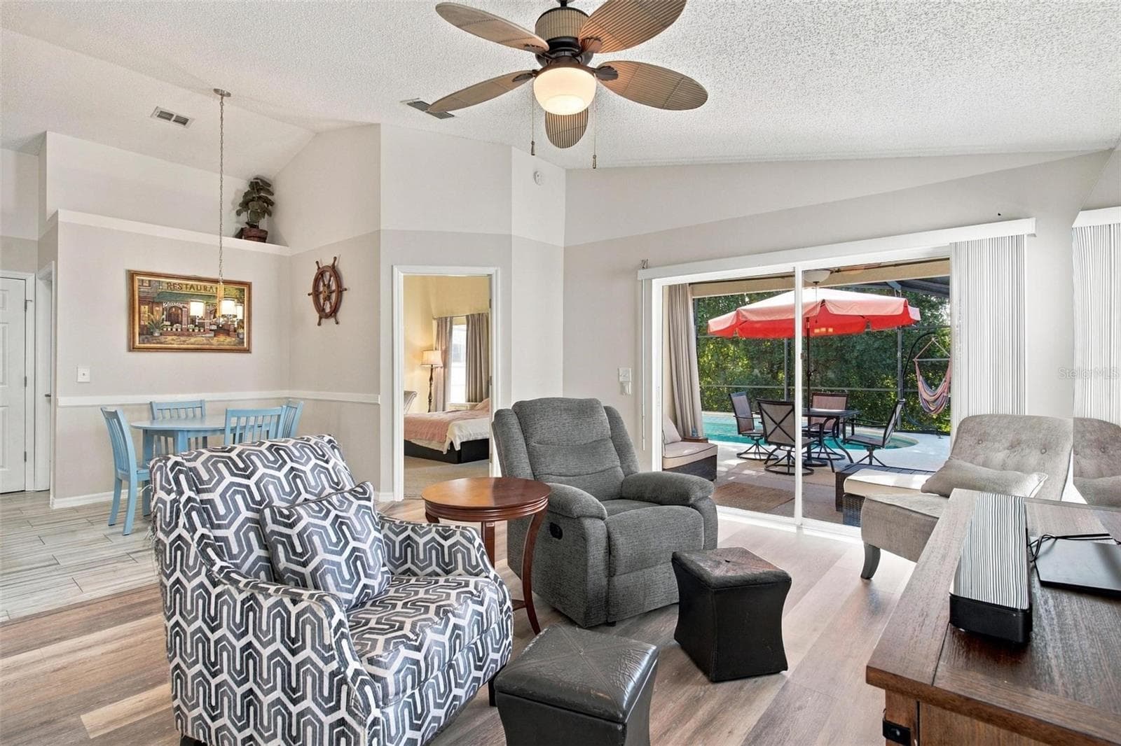 Family Room off of Kitchen - 945 CLEAR CREEK CIR, CLERMONT