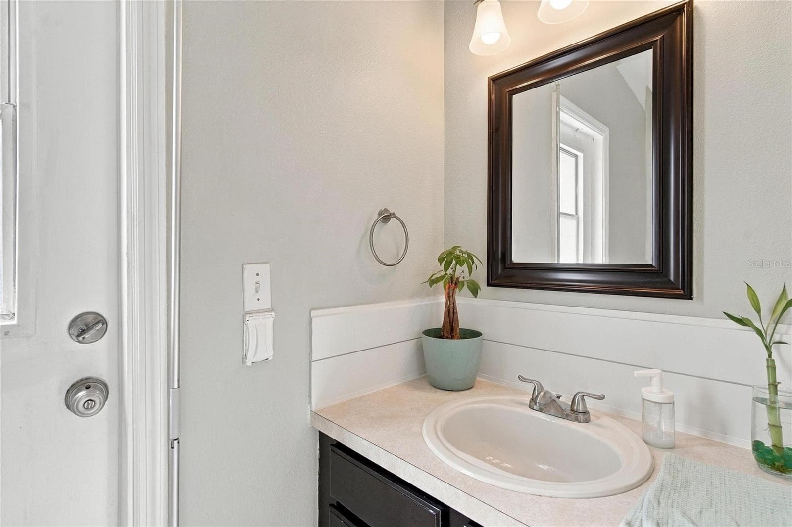 Primary Bathroom Vanity - 945 CLEAR CREEK CIR, CLERMONT