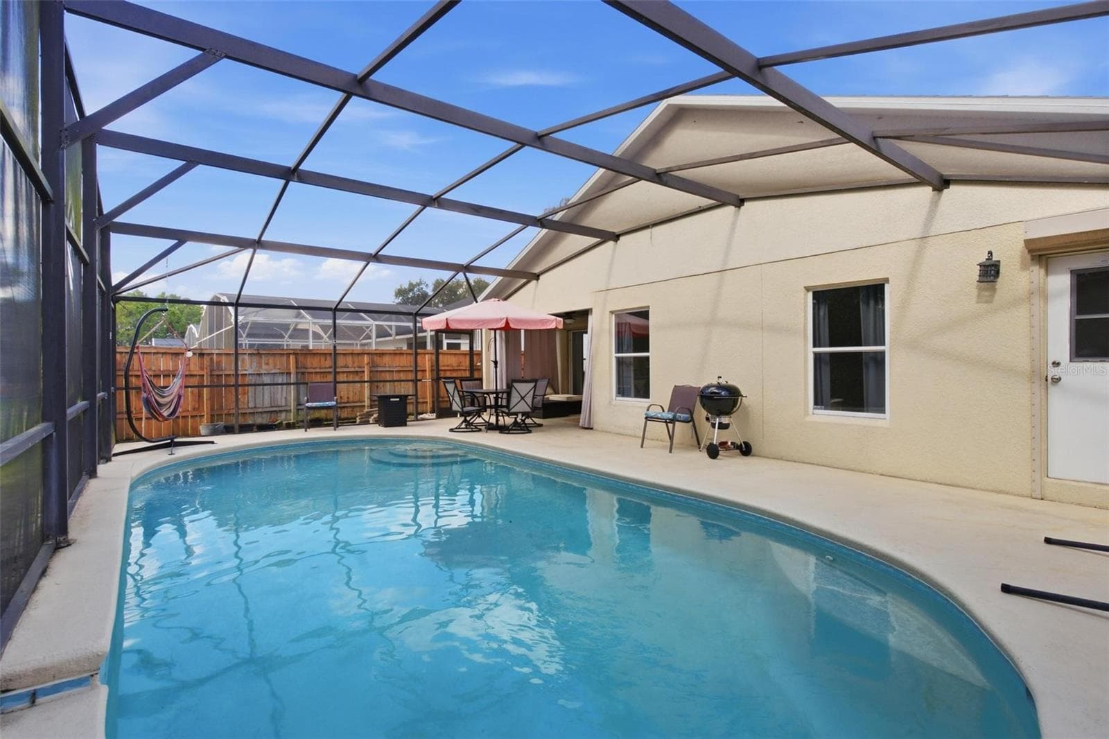 Sparkling Screened In Pool - 945 CLEAR CREEK CIR, CLERMONT
