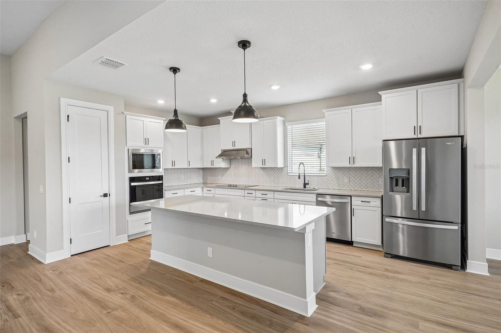 Single Family Residence at 36794 SUNDOWNER TRL, FRUITLAND PARK, photo 9 of 27