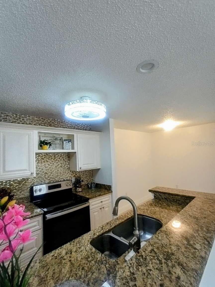 Condominium at 10024 STRAFFORD OAK CT #807, TAMPA, photo 16 of 48