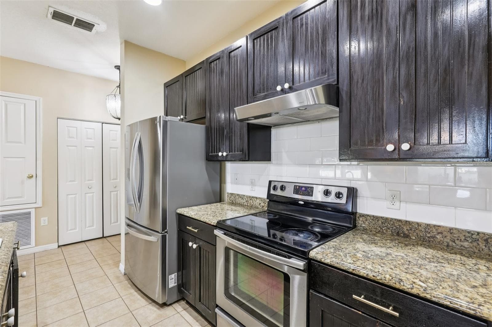 Single Family Residence at 1689 STRATHMORE CIR, MOUNT DORA, photo 7 of 37