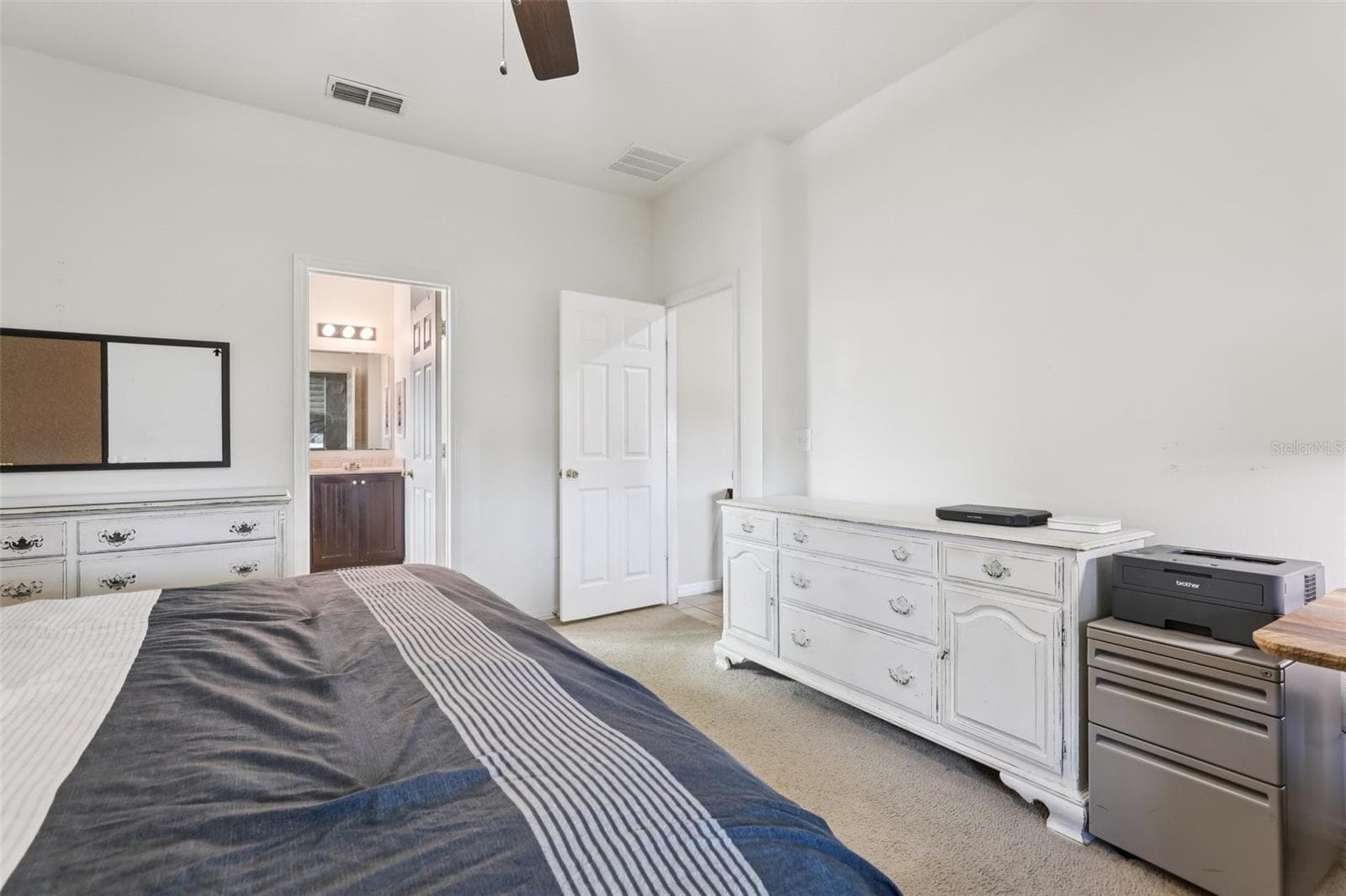 Single Family Residence at 1689 STRATHMORE CIR, MOUNT DORA, photo 16 of 37