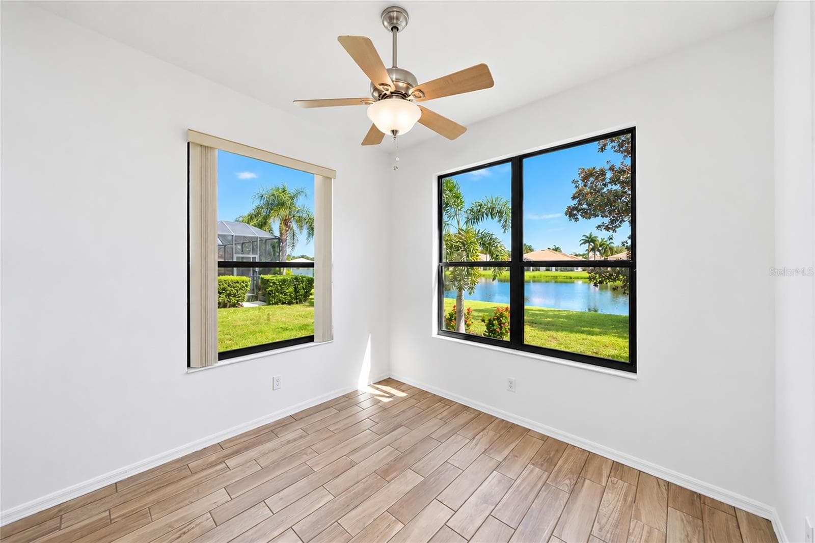 Single Family Residence at 8013 STIRLING FALLS CIR, SARASOTA, photo 17 of 56