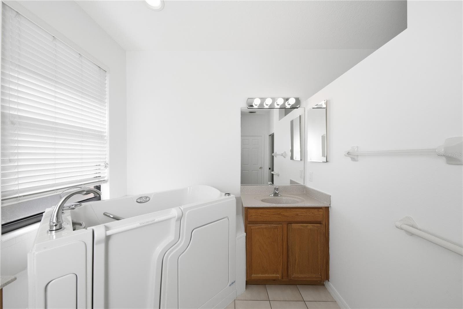 Single Family Residence at 8013 STIRLING FALLS CIR, SARASOTA, photo 31 of 56