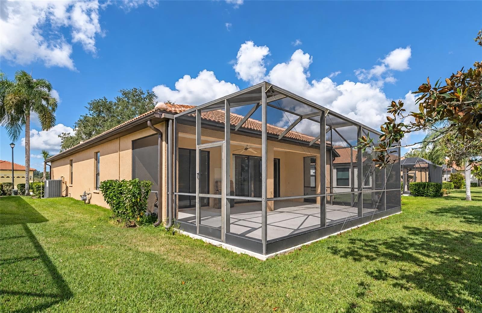 Single Family Residence at 8013 STIRLING FALLS CIR, SARASOTA, photo 36 of 56