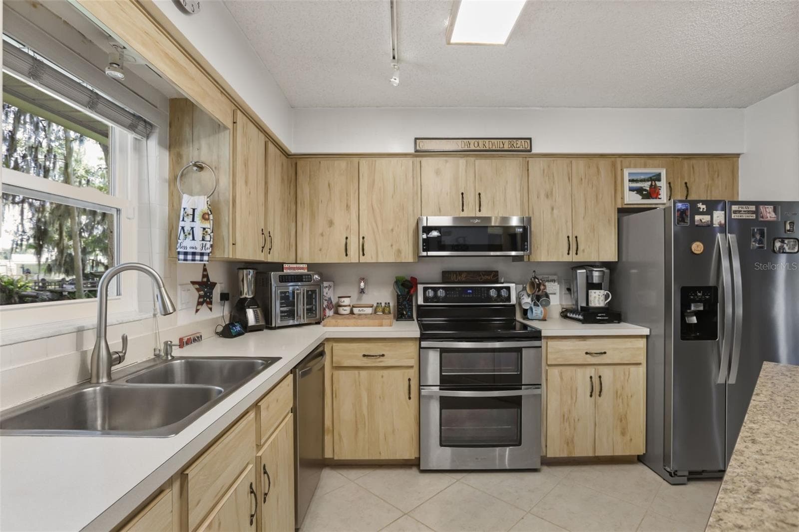 Single Family Residence at 1080 FOREST DR, TAVARES, photo 9 of 47