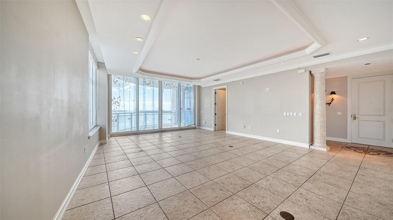 Living room - 1233 N GULFSTREAM AVE #1404, SARASOTA
