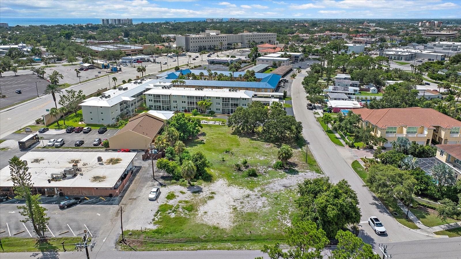 Aerial view of the lot with Gulf waters visible on the horizon - 648 GUILD DR, VENICE