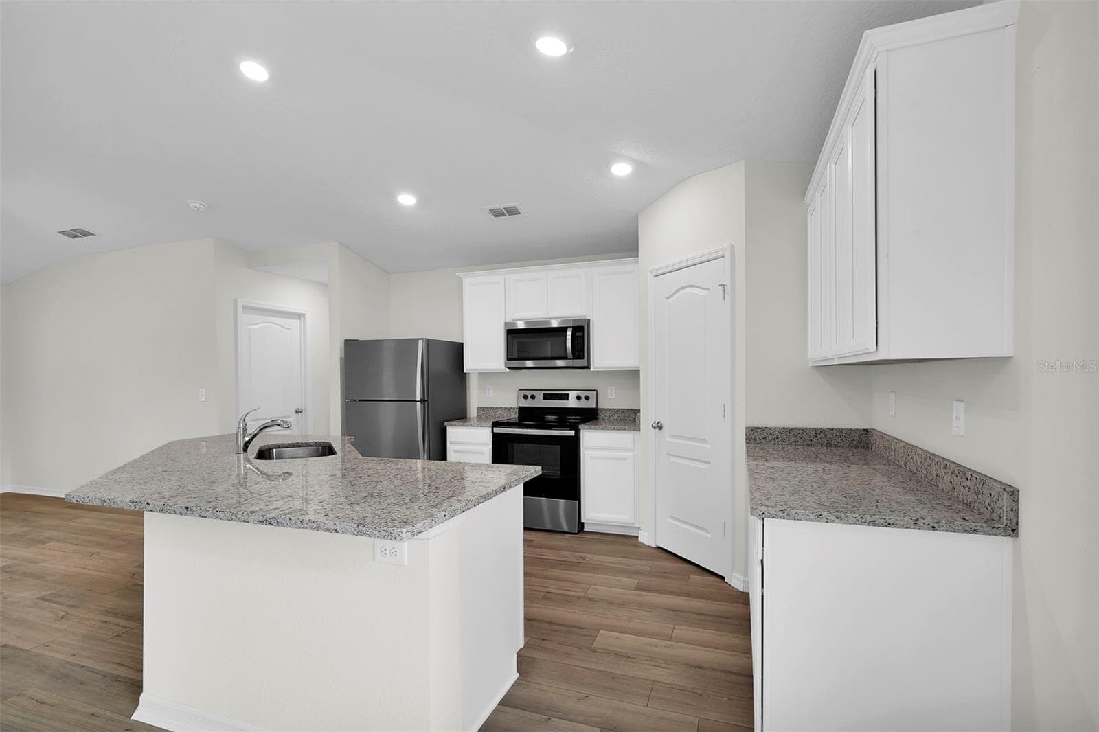 Single Family Residence at 176 MARION OAKS LN, OCALA, photo 5 of 11
