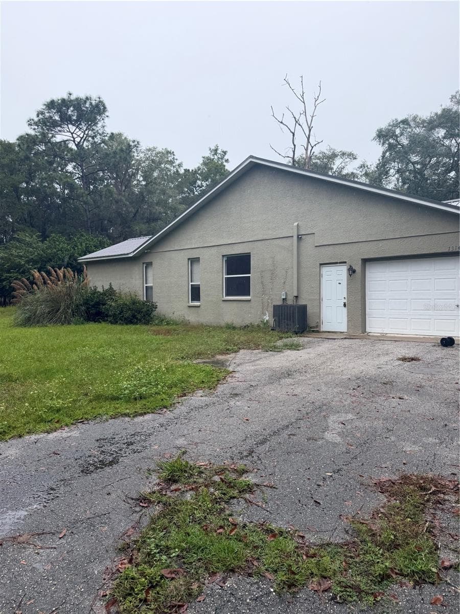Single Family Residence at 13145 OAK FOREST AVE, BROOKSVILLE, photo 7 of 24