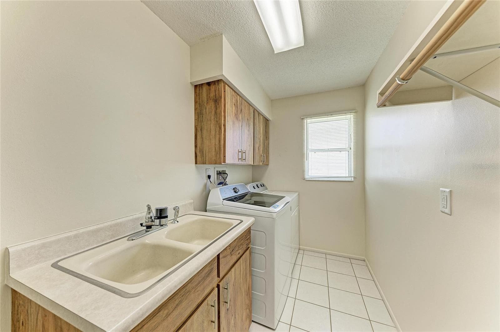 Laundryroom - 1602 VIKKI CT, VENICE