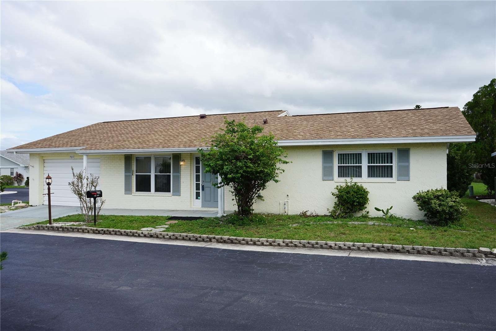 Single Family Residence at 703 HUXLEY PL, SUN CITY CENTER, photo 2 of 41