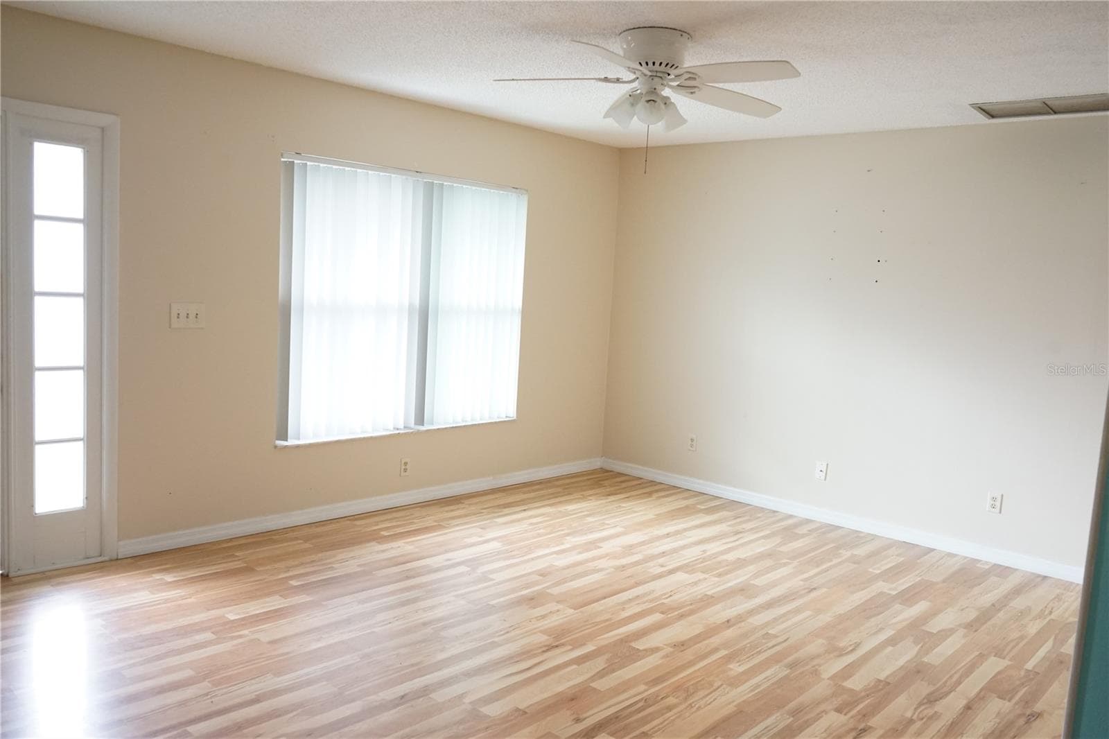 living room - 703 HUXLEY PL, SUN CITY CENTER