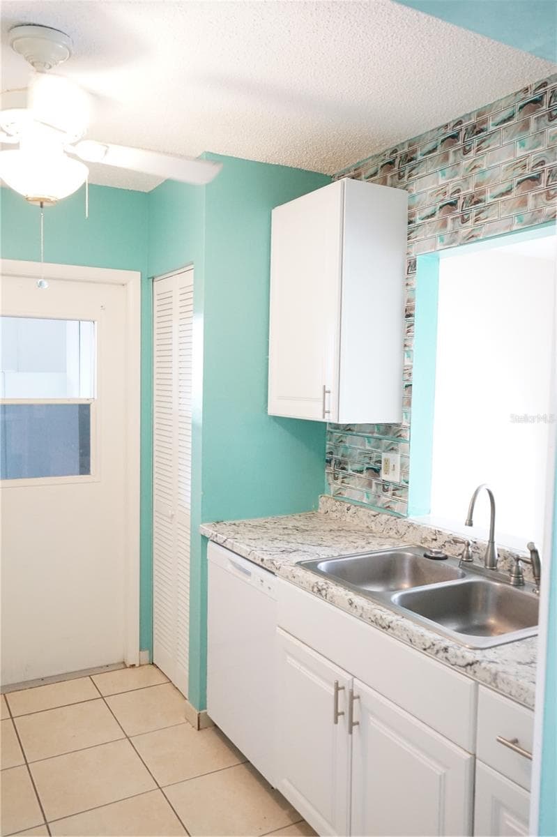 Single Family Residence at 703 HUXLEY PL, SUN CITY CENTER, photo 9 of 41
