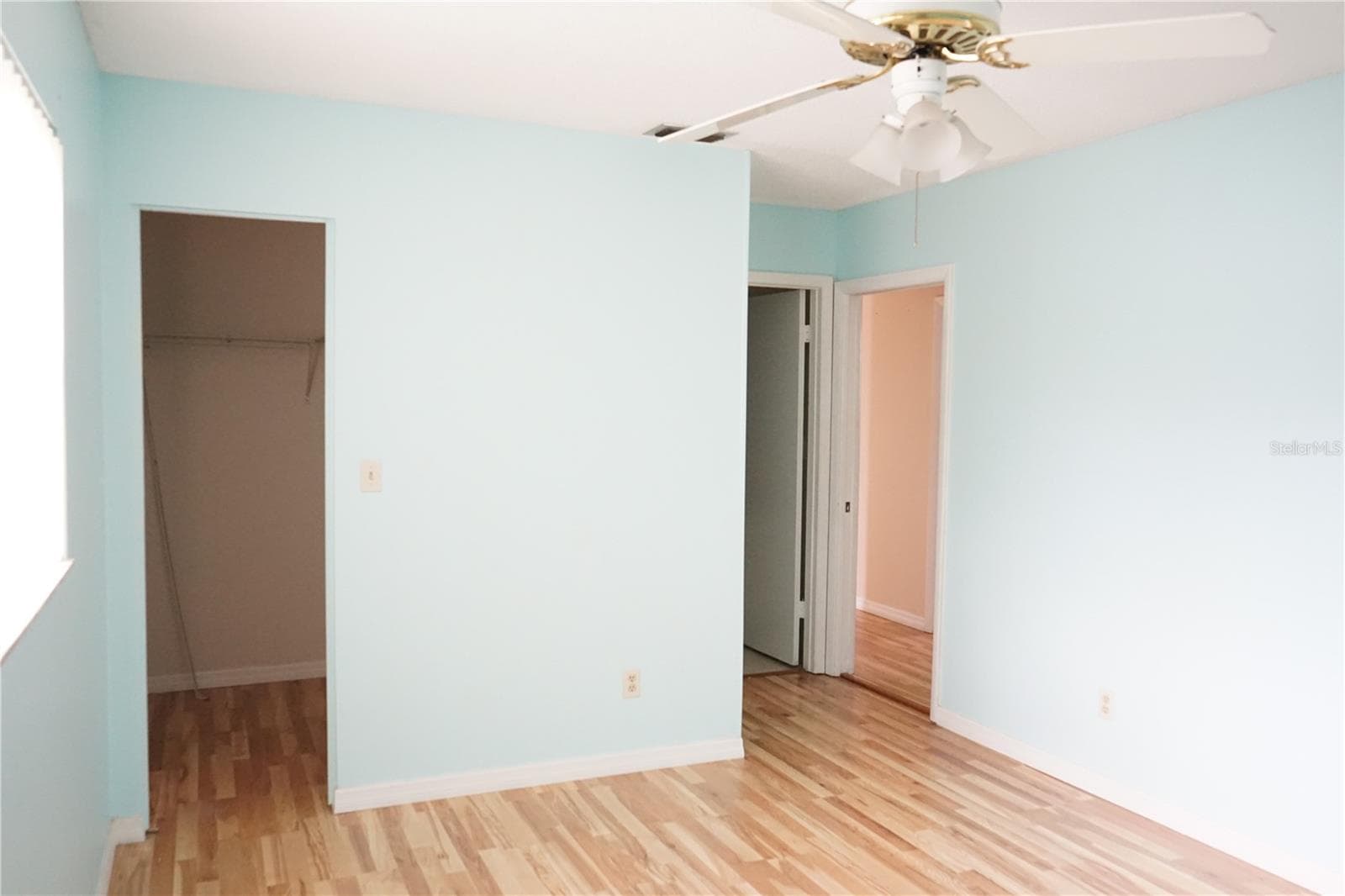 primary bedroom and walk in closet to the left - 703 HUXLEY PL, SUN CITY CENTER