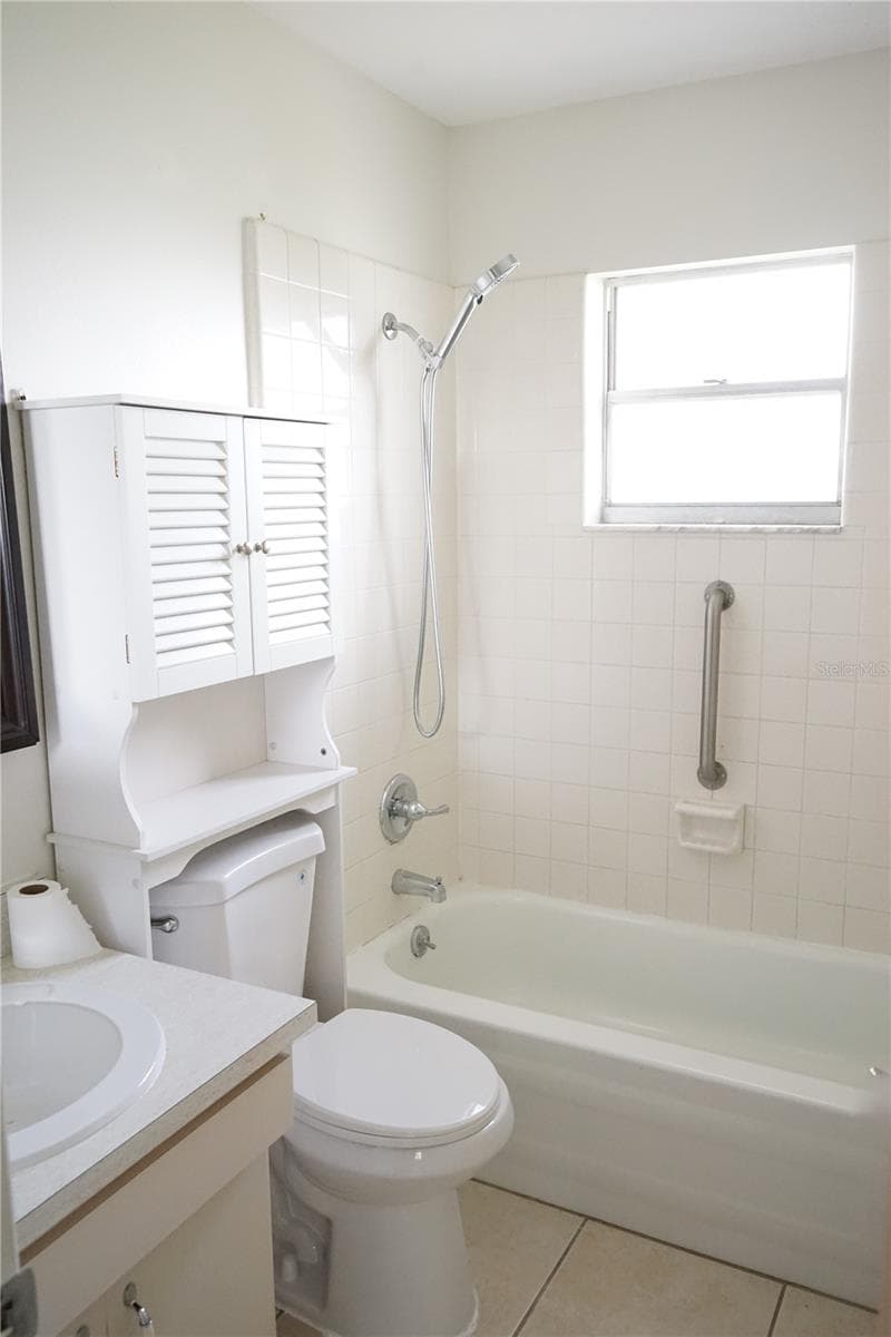 hall bath - 703 HUXLEY PL, SUN CITY CENTER