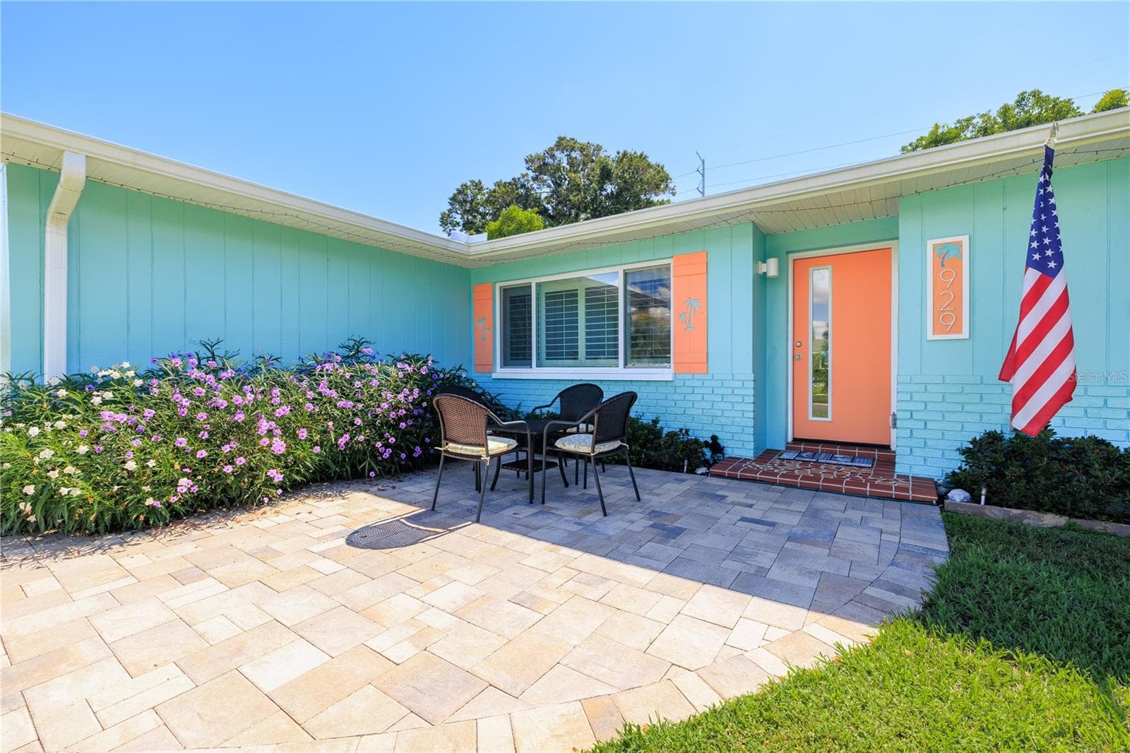 929 SANTA MONICA DR